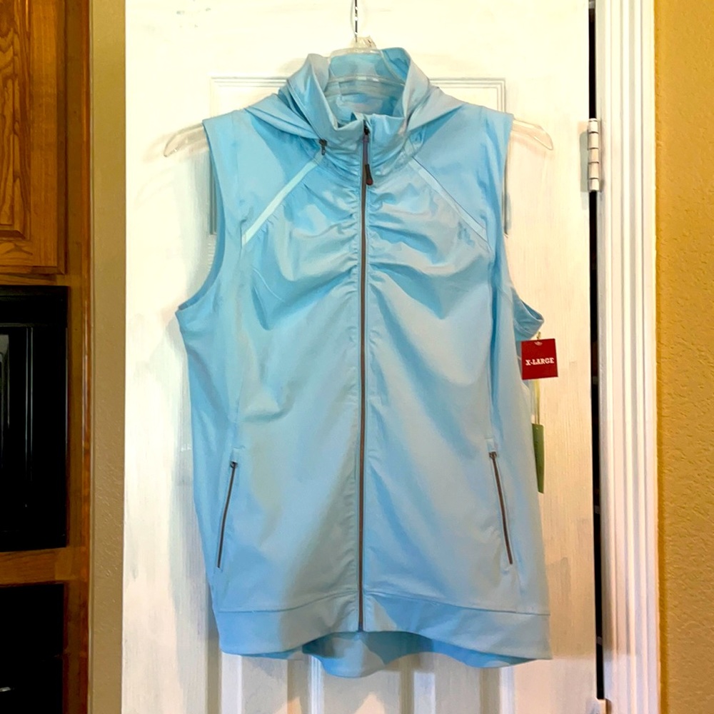 Tangerine XL, activewear vest, NWT, iced blue